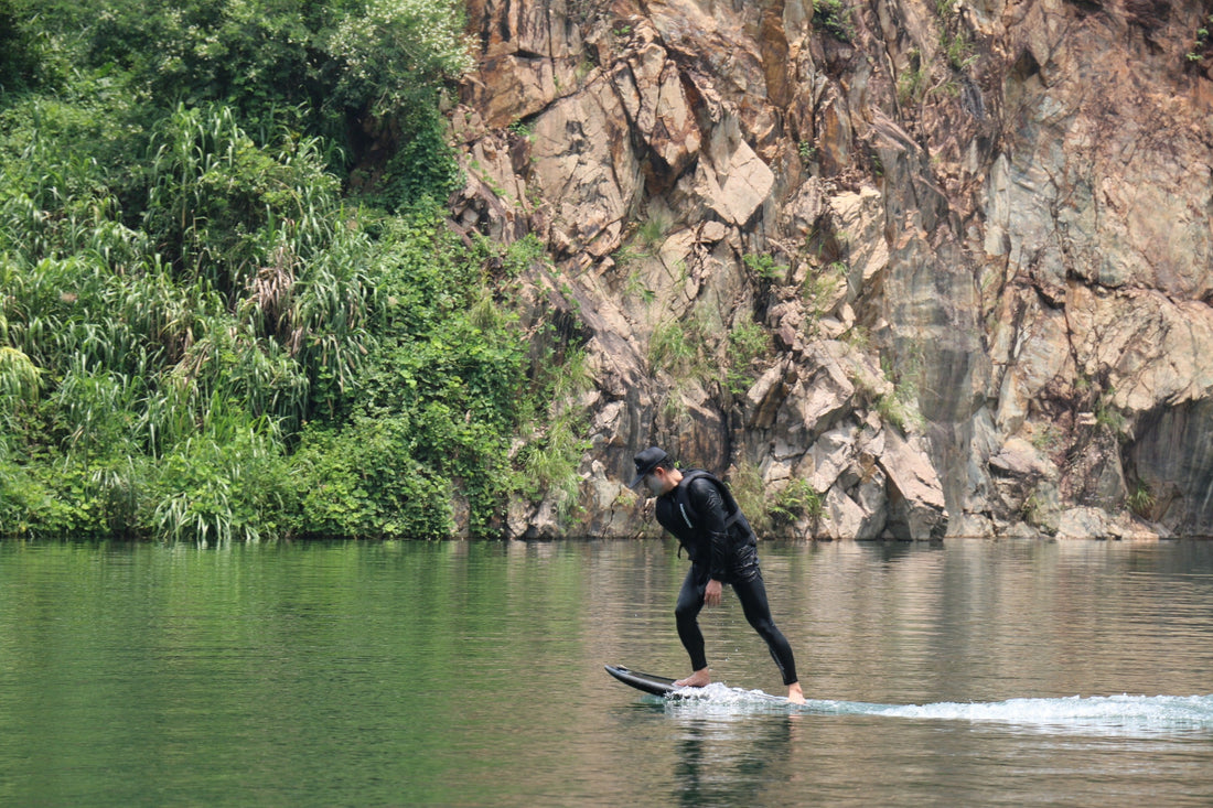 Rider flying smoothly above the ocean on an ASUFUN electric hydrofoil board, showcasing power, balance, and freedom.