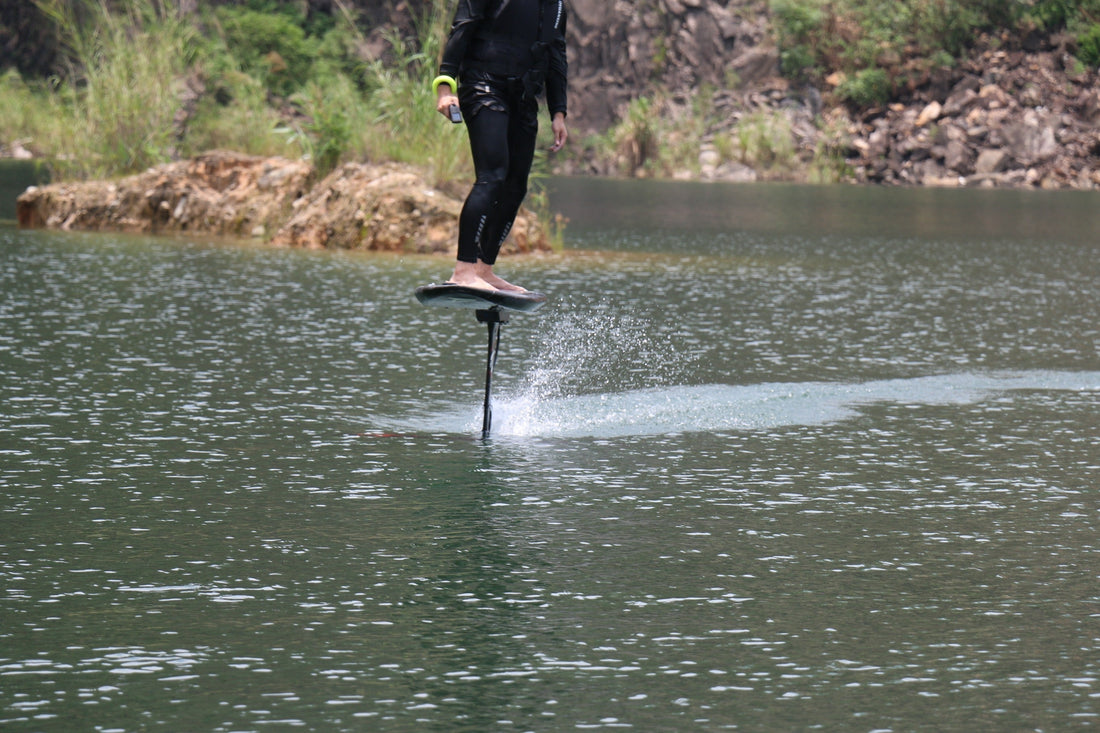 foil assist system mounted on hydrofoil board during real riding session