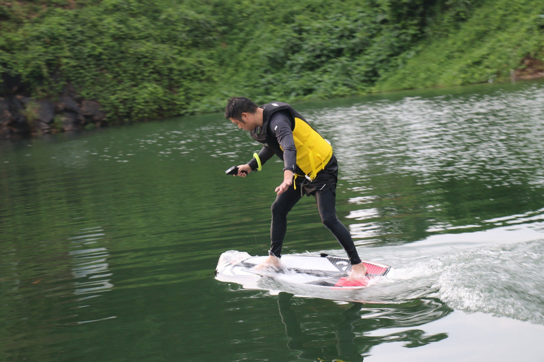 Rider gliding effortlessly above the ocean on an ASUFUN efoil, showcasing the power and freedom of modern foiling.